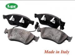 アウディ A8 5.2クワトロ 他 フロントブレーキパッド   4FBXAS/4EBPKF/4EBFLF/4EBFMF/4EBVJF/4EBFML/4EBVJL/4EBHTN/4EBHTF